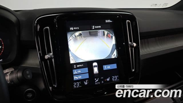 Volvo XC40 2020 — ფოტო 16/20