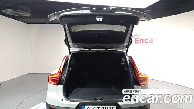Volvo XC40 2020 — ფოტო 20/20