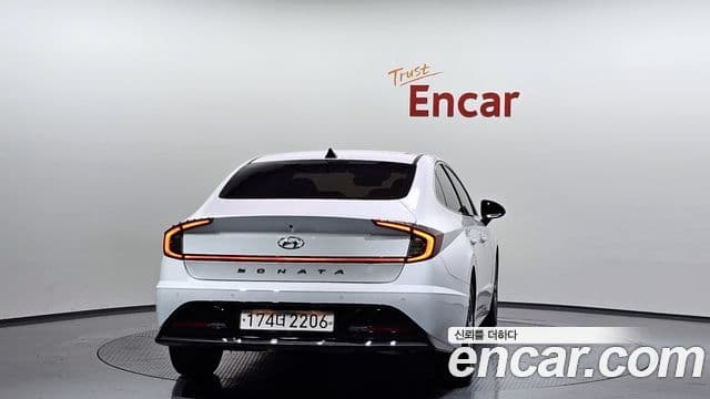 Hyundai Sonata Hybrid 2022 — Photo 15/20