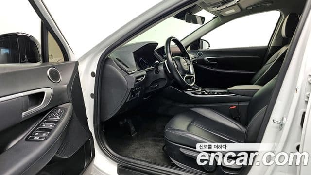 Hyundai Sonata Hybrid 2022 — Photo 12/20