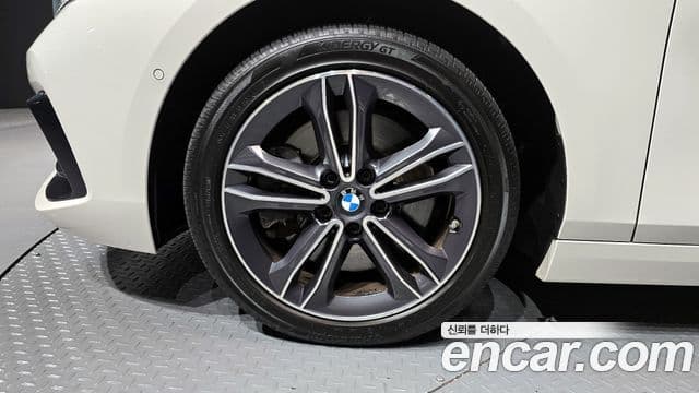 BMW 1 Series 2022 — Şəkil 5/20