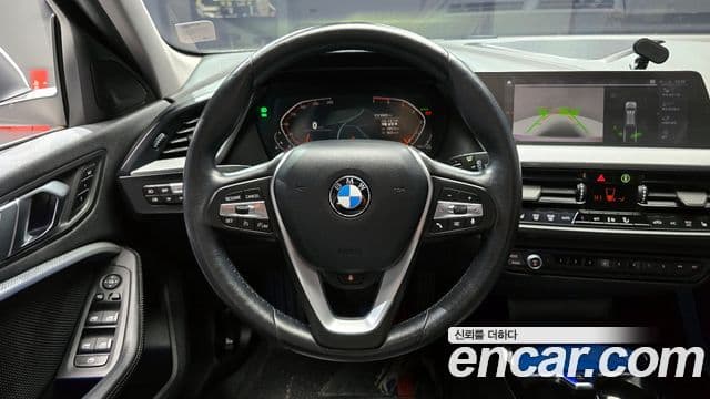 BMW 1 Series 2022 — Şəkil 13/20