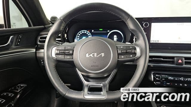 Kia K5 2023 — ფოტო 13/20