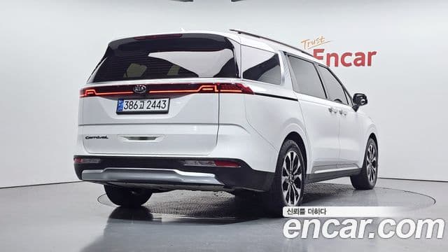Kia Carnival 2021 — ფოტო 2/20