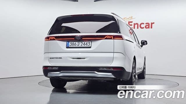 Kia Carnival 2021 — ფოტო 4/20