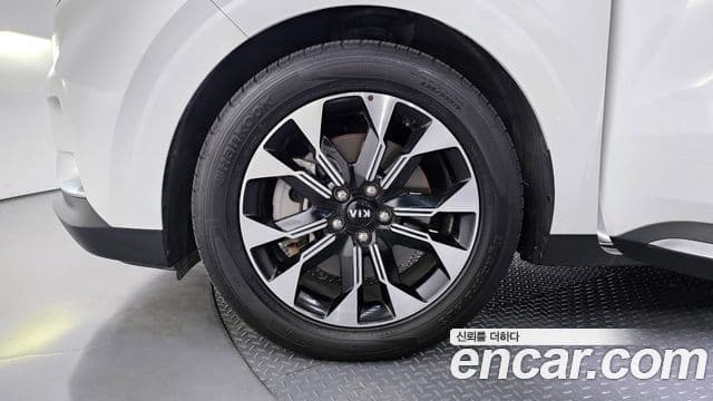 Kia Carnival 2021 — ფოტო 5/20