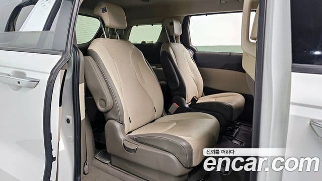 Kia Carnival 2021 — ფოტო 12/20