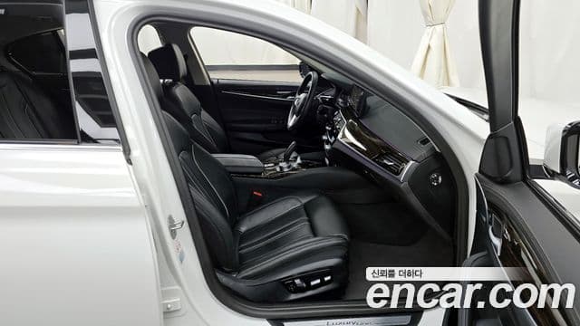BMW 5 Series 2023 — Şəkil 7/20