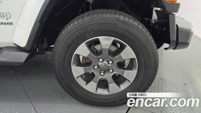 Jeep Wrangler 2019 — ფოტო 15/20