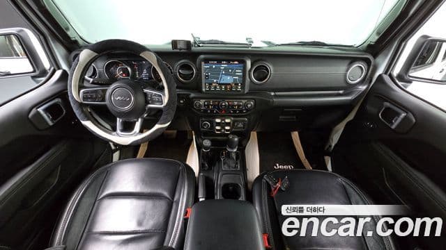 Jeep Wrangler 2019 — ფოტო 19/20