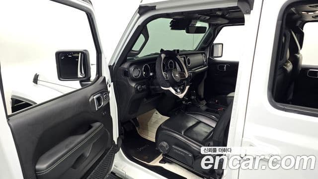 Jeep Wrangler 2019 — ფოტო 16/20