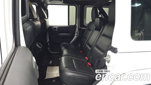 Jeep Wrangler 2019 — ფოტო 6/20