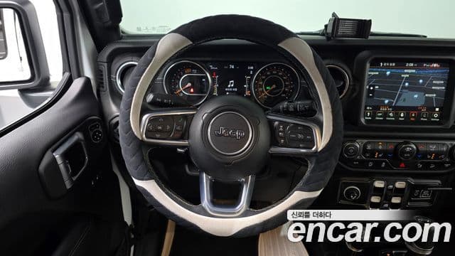 Jeep Wrangler 2019 — ფოტო 14/20