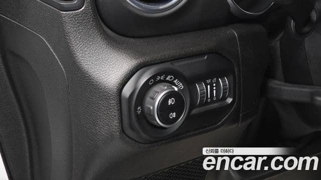 Jeep Wrangler 2019 — ფოტო 5/20