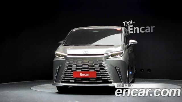 Lexus LM 2024 — фото 3 из 20