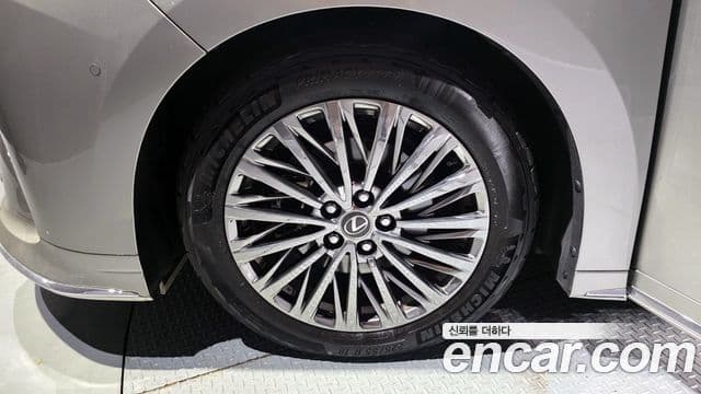Lexus LM 2024 — фото 5 из 20