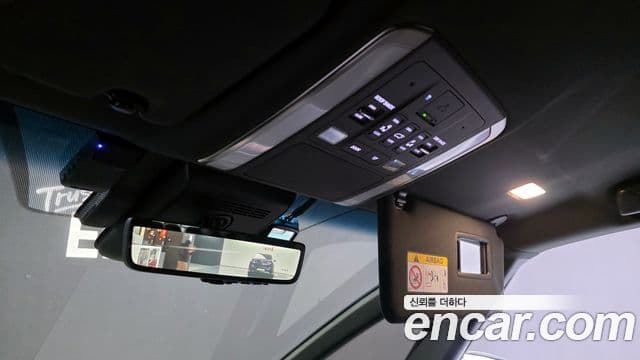 Lexus LM 2024 — фото 17 из 20