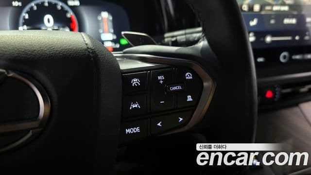 Lexus LM 2024 — фото 18 из 20