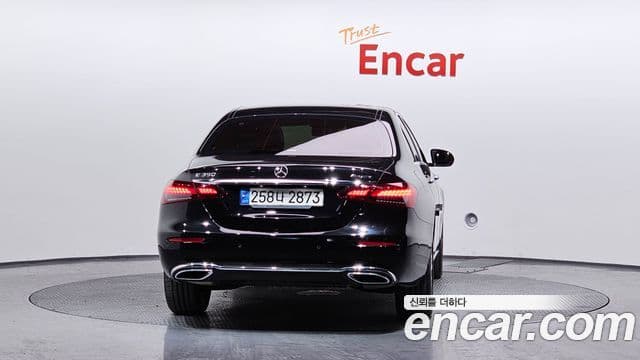 Mercedes-Benz E-Class 2021 — ფოტო 4/20