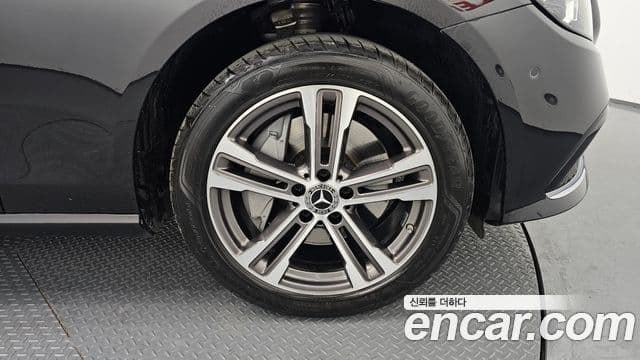 Mercedes-Benz E-Class 2021 — ფოტო 5/20