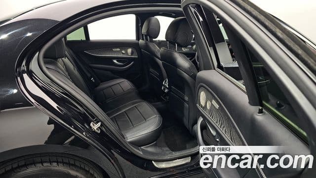 Mercedes-Benz E-Class 2021 — ფოტო 11/20