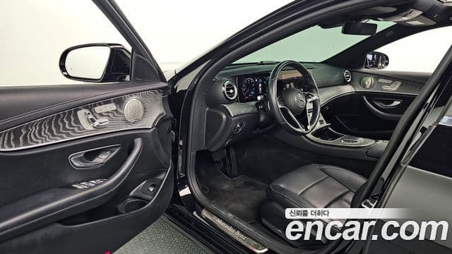 Mercedes-Benz E-Class 2021 — ფოტო 12/20