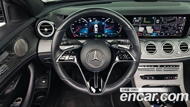Mercedes-Benz E-Class 2021 — ფოტო 13/20