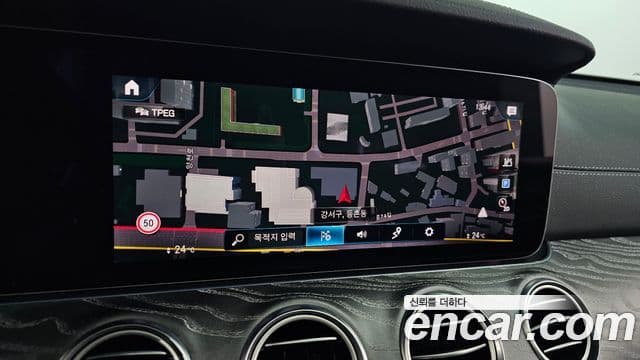 Mercedes-Benz E-Class 2021 — ფოტო 14/20