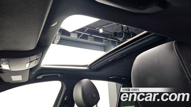 Mercedes-Benz E-Class 2021 — ფოტო 17/20