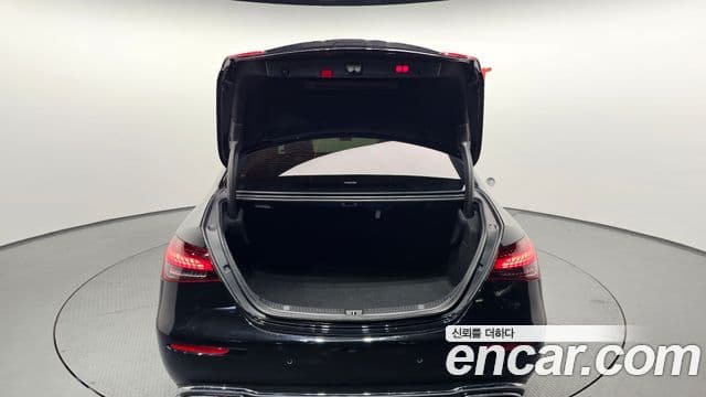Mercedes-Benz E-Class 2021 — ფოტო 20/20