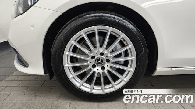 Mercedes-Benz E-Class 2020 — ფოტო 17/20