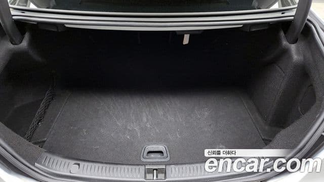 Mercedes-Benz E-Class 2020 — ფოტო 11/20
