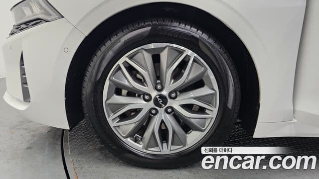 Kia K5 2023 — ფოტო 5/20