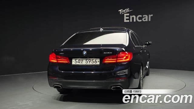BMW 5 Series 2019 — ფოტო 4/20