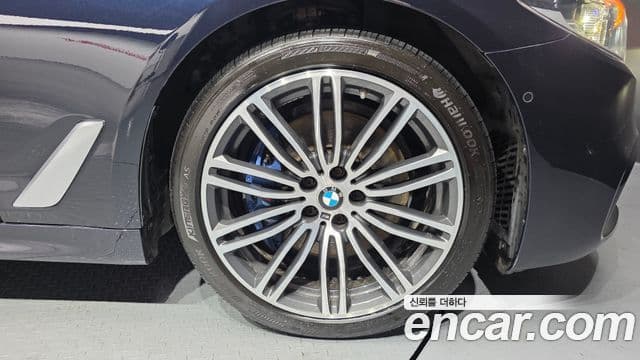 BMW 5 Series 2019 — фото 5 из 20
