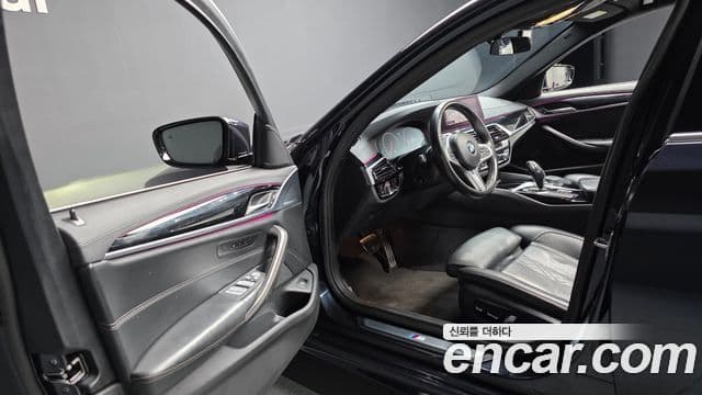 BMW 5 Series 2019 — ფოტო 10/20