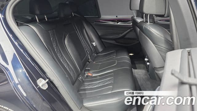 BMW 5 Series 2019 — ფოტო 12/20