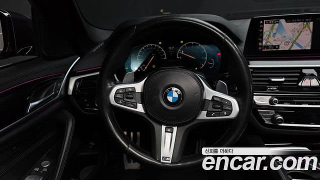 BMW 5 Series 2019 — ფოტო 13/20