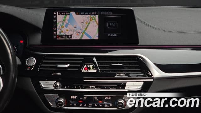 BMW 5 Series 2019 — ფოტო 14/20