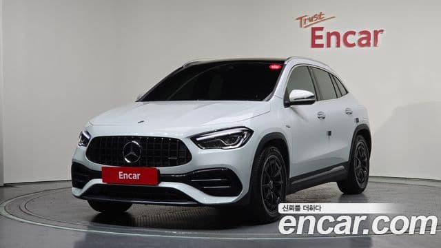 Mercedes-Benz GLA-Class 2023 — Фото 10/20