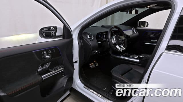 Mercedes-Benz GLA-Class 2023 — Фото 6/20