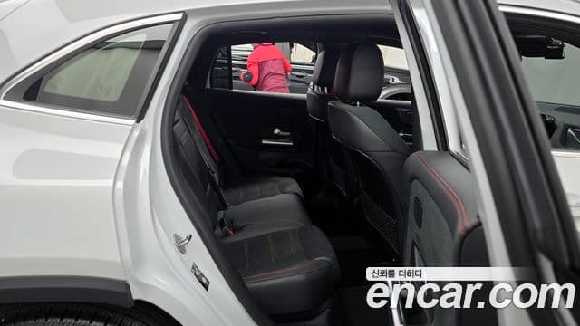 Mercedes-Benz GLA-Class 2023 — Фото 8/20