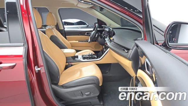 Kia Carnival 2021 — фото 10 из 20