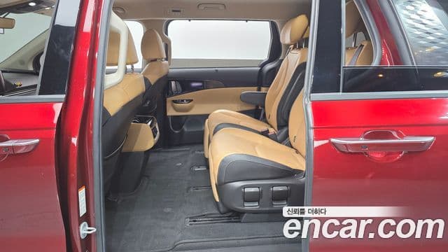 Kia Carnival 2021 — фото 12 из 20