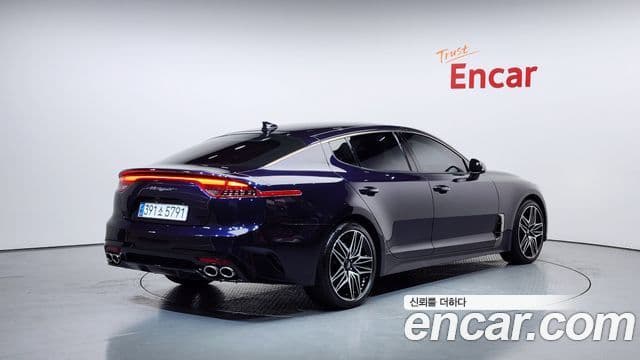 Kia Stinger 2021 — ფოტო 2/20
