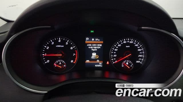 Kia Stinger 2021 — ფოტო 8/20