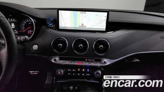 Kia Stinger 2021 — ფოტო 15/20