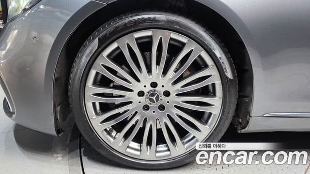 Mercedes-Benz S-Class 2019 — Photo 9/20