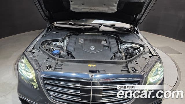 Mercedes-Benz S-Class 2019 — Photo 6/20