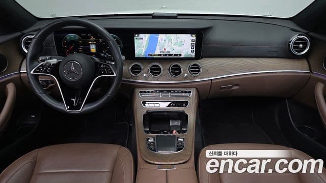 Mercedes-Benz E-Class 2022 — ფოტო 7/20